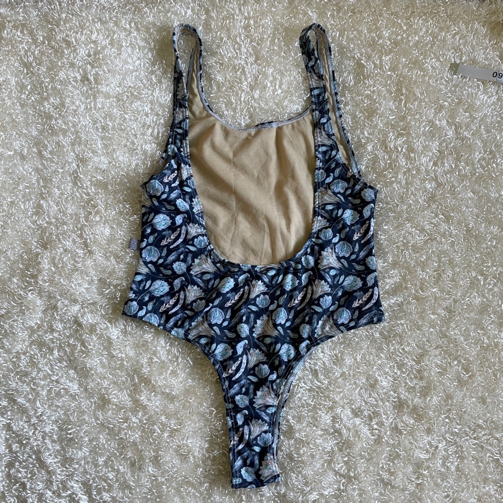 Bikini - Picture 5 of 7